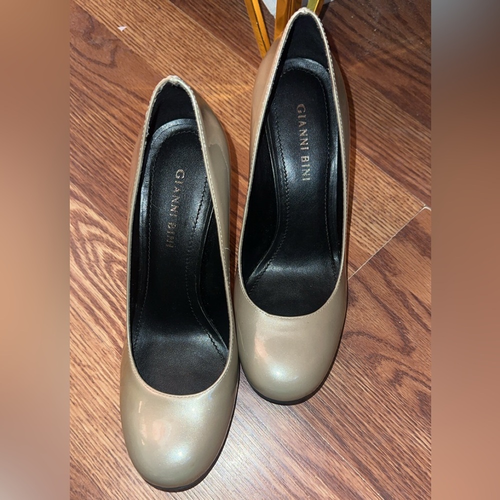 Gianni Bini Women's Beige Heels